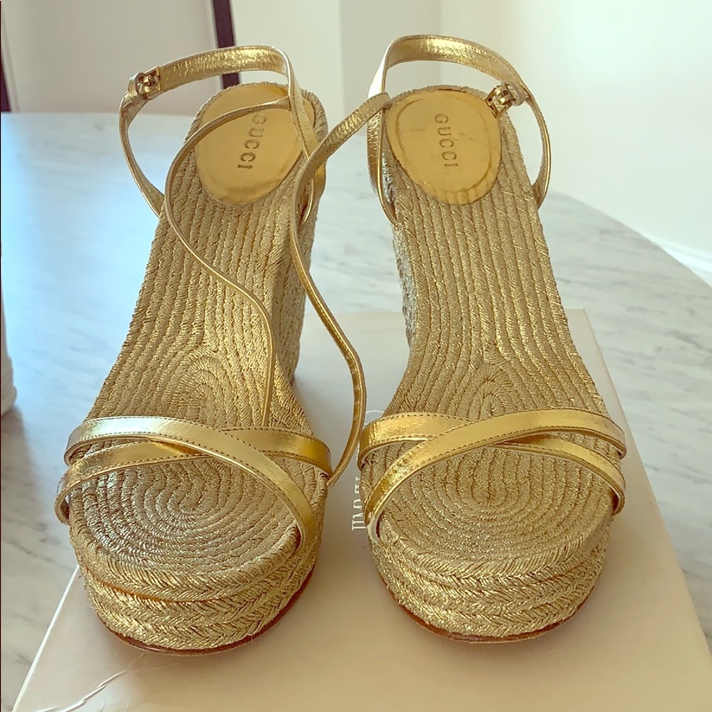 Gucci wedges in gold 37